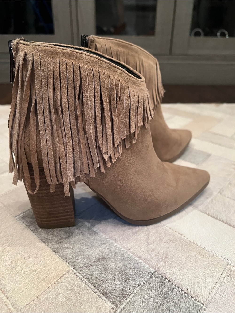 Kenneth Cole reaction tan suede fringe booties size 6